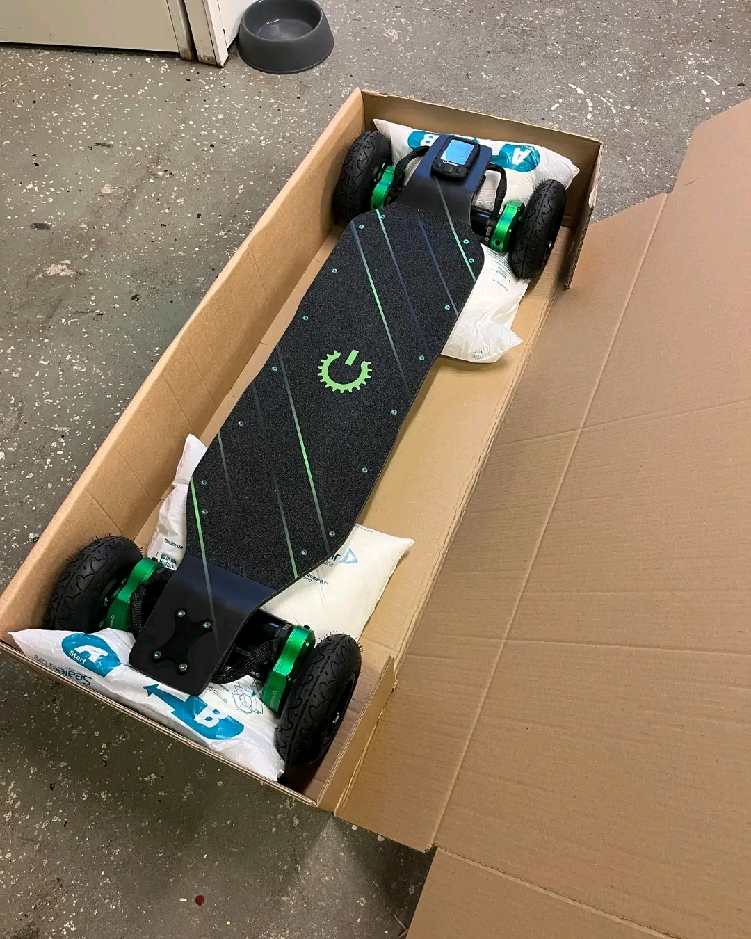 Plutonium 2S 4WD AT