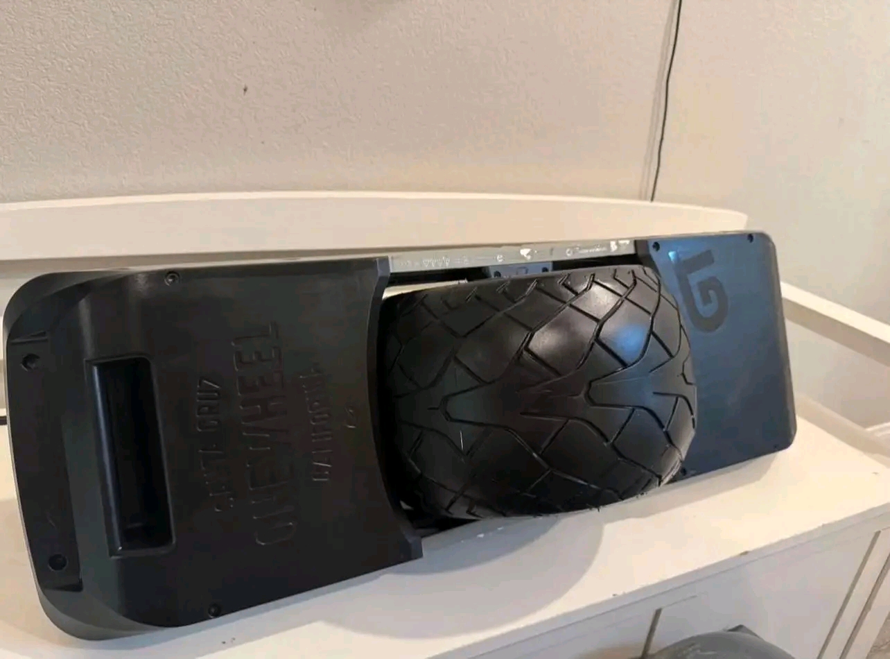 Onewheel GT,  GTS tire is a major improvement over the original GT tire and provides better ride feel, traction, and stability.