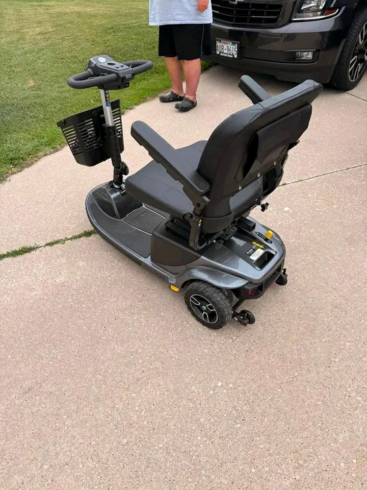 Pride Revo 2. Black and grey, Heavy duty unit with 400 pound weight capacity. Breaks down into 4 pieces for easy transportation no need for scooter lift on your vehicle.