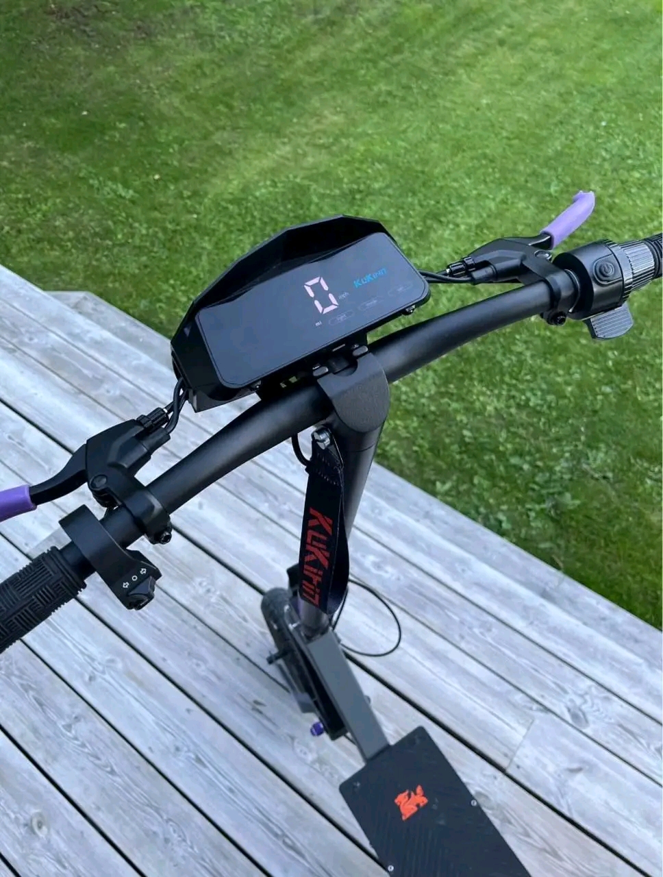 Kukirin G2 Top Speed: 55 km/h Range: 60 km Motor: 800W Battery: 48V 18.8Ah Brakes: Double Disc Brakes Tires: 10-inch Off-Road Tires