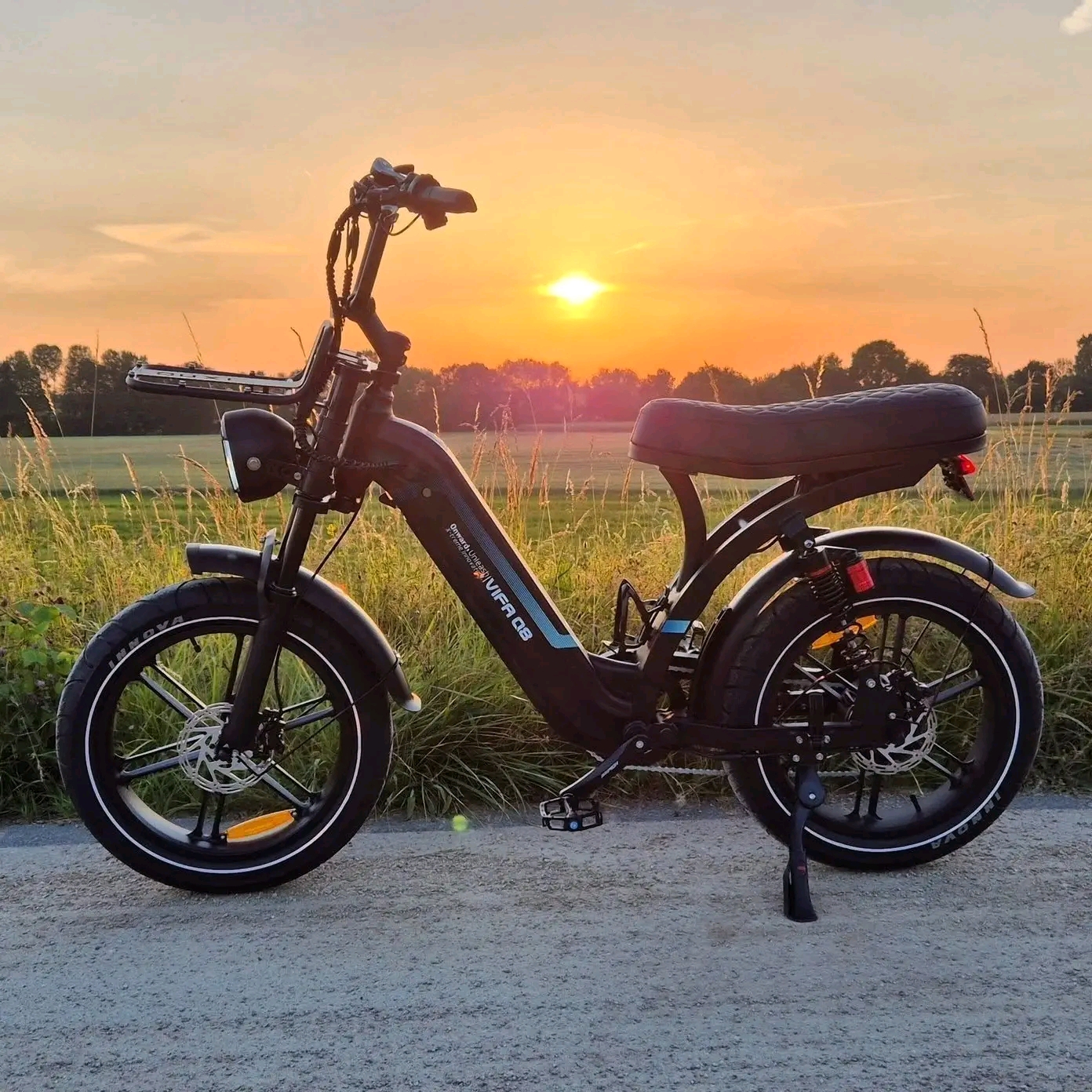 OUXI V8 -Cruiser Comfort, Electric Power Built for the ride, not just the commute. The OUXI V8 blends a moped-inspired frame with a plush bench seat,