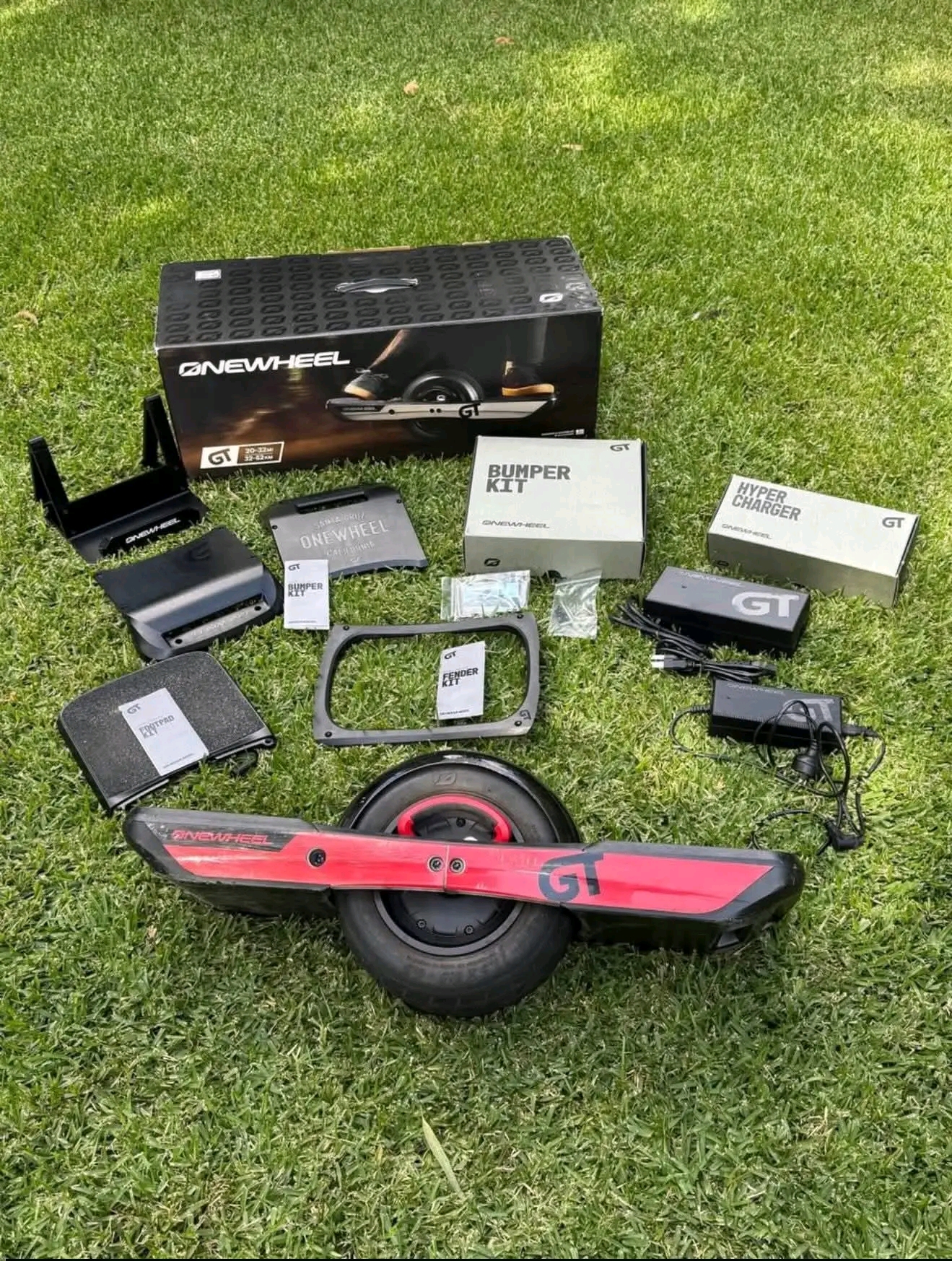 Onewheel GT Loads of Extras:- Maghandle Pro Red GT Bumbers Black GT Carbon Fiber Fender GT Stand GT Hypercharger (never used) GT Rail Guards , Great smooth ride.