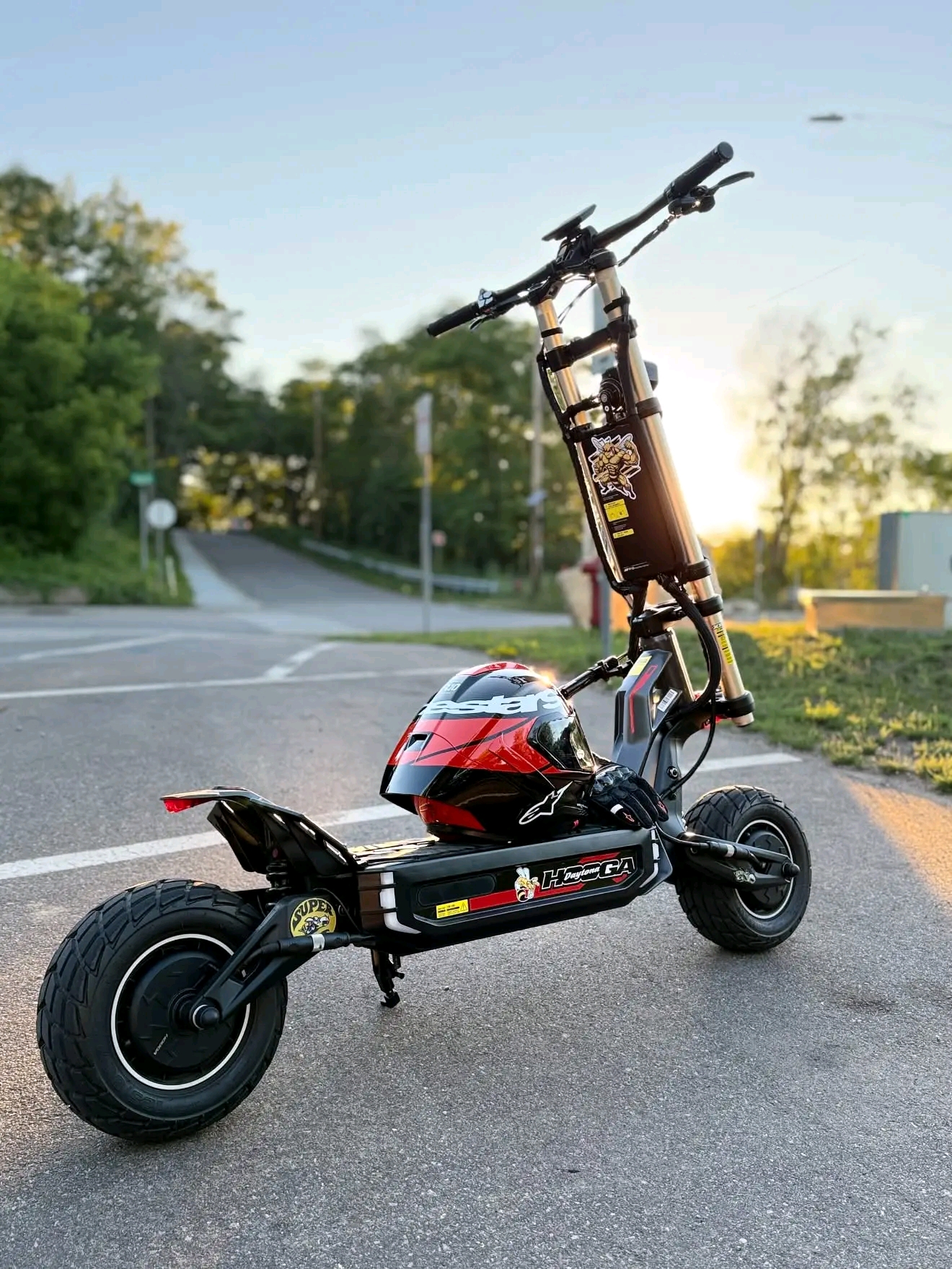 Daytona-Edition Off-Road Electric Scooter Built to Dominate This isn't your average commuter scooter. With long-travel front suspension forks, aggressive dual off-road tres,