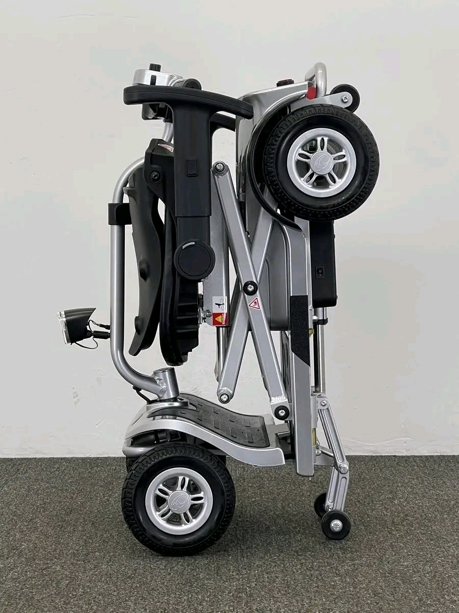 Kymco K-Lite FE The K-Lite FE has been designed to give its user the ultimate lightweight folding mobility scooter that is easy to store, transport and handle.