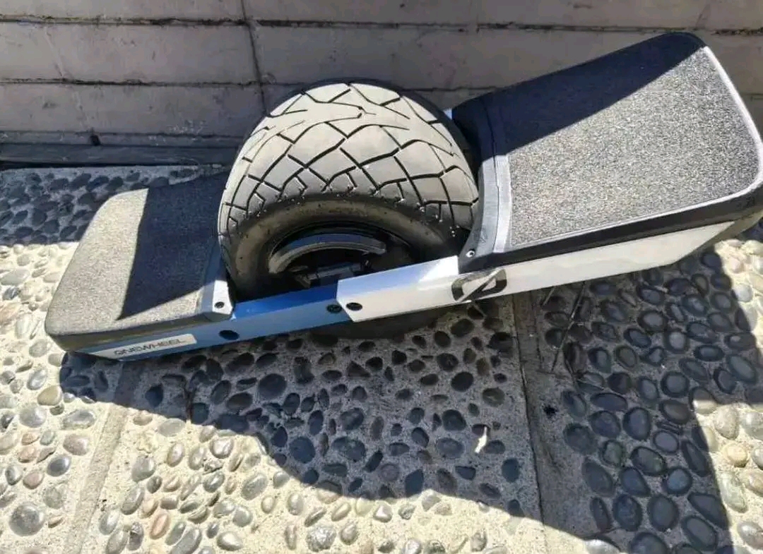 one wheel XR classic XRC by future motion with treaded tire