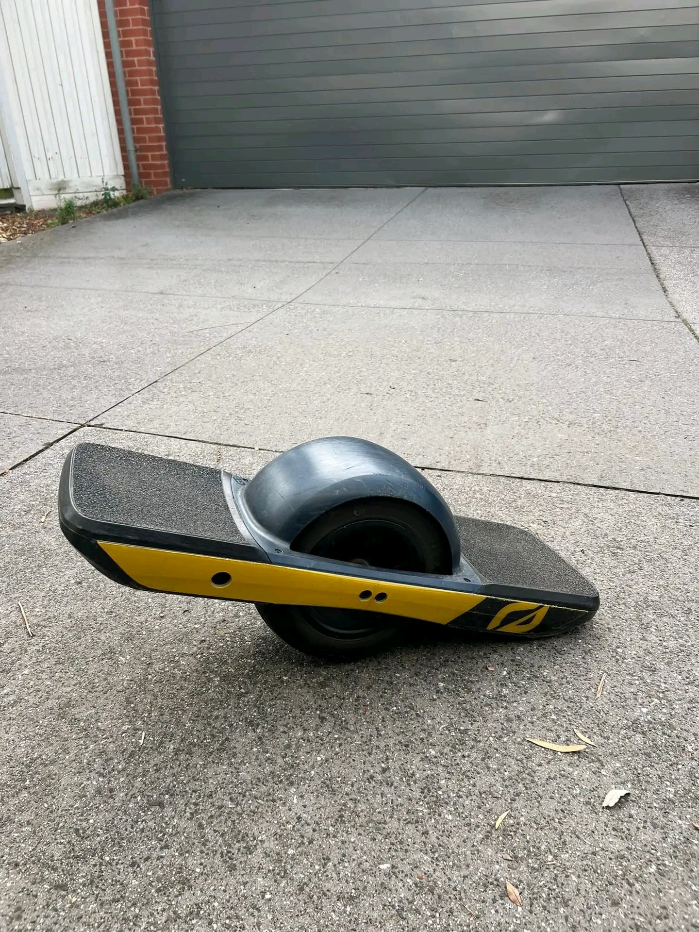 ONEWHEEL GT, Includes original box, charger, and original tyre Optional extra: Brand new TEL Enduro tyre
