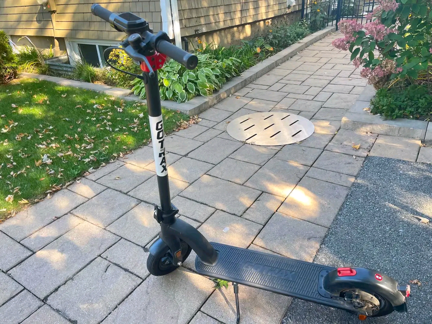 Gotrax G4 Electric Scooter, 10" Solid Tires, Max 40 Km Range, 32Km/h Power by 500W Motor, Double Anti- Theft Lock