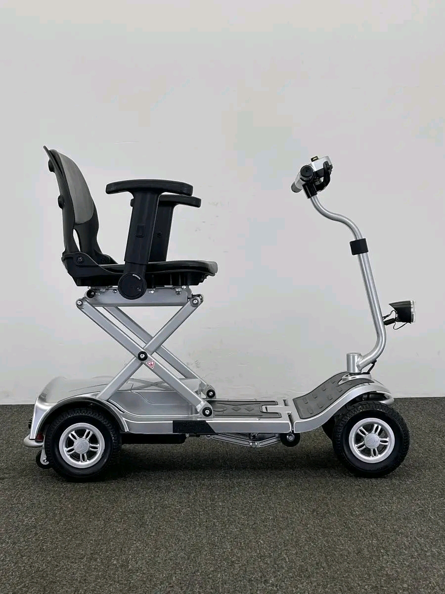 Kymco K-Lite FE The K-Lite FE has been designed to give its user the ultimate lightweight folding mobility scooter that is easy to store, transport and handle.