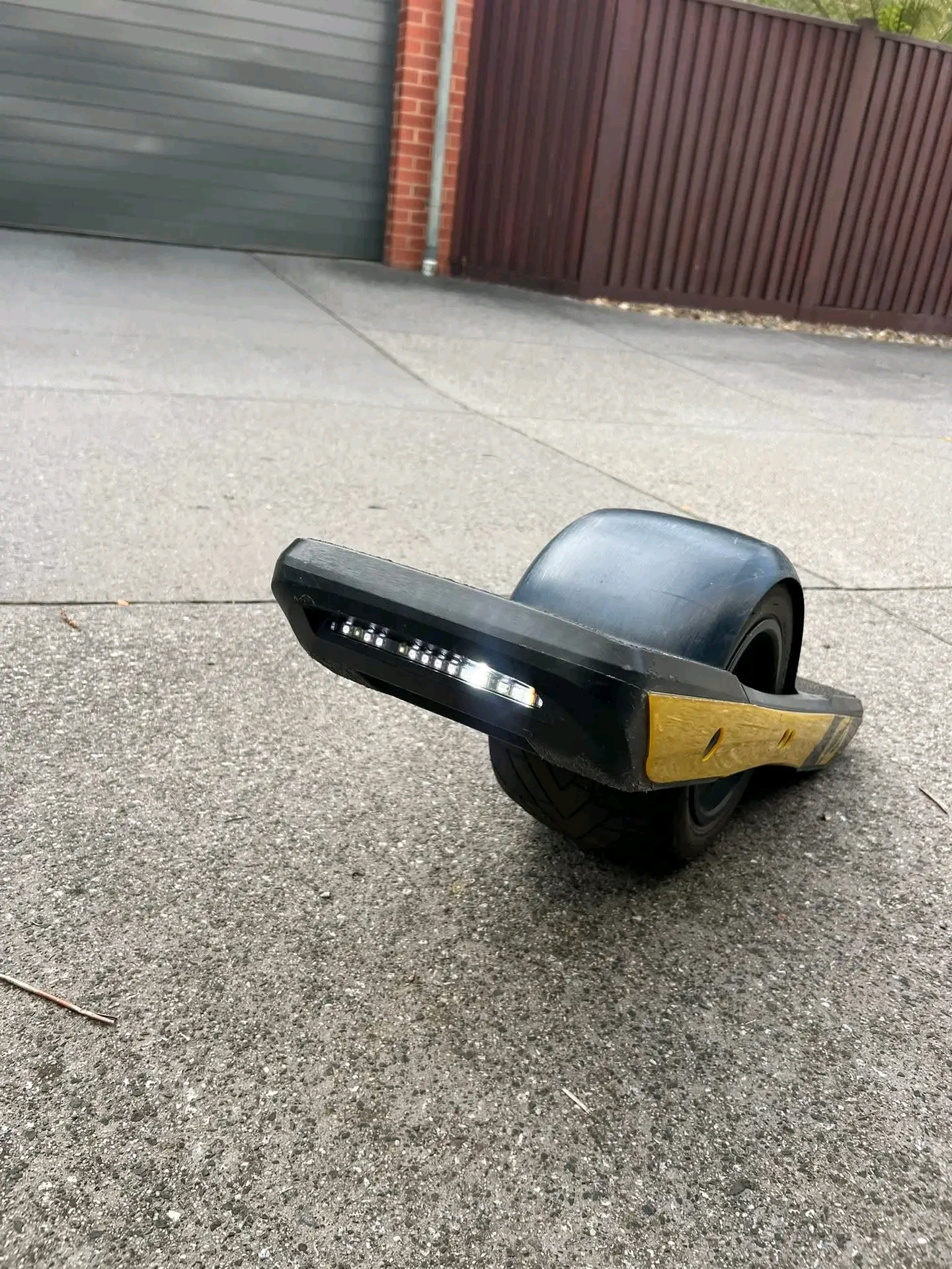 ONEWHEEL GT, Includes original box, charger, and original tyre Optional extra: Brand new TEL Enduro tyre