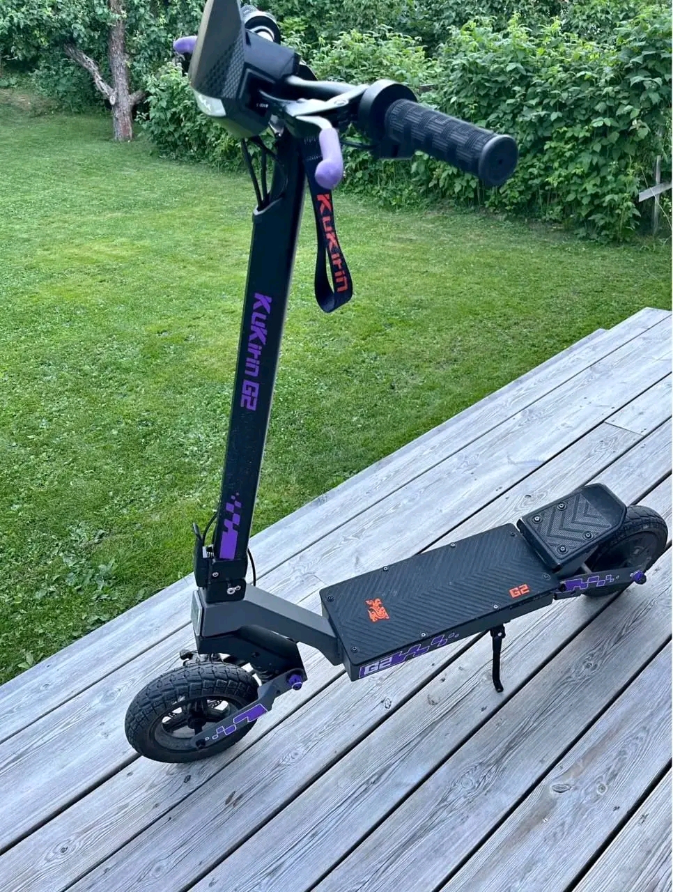 Kukirin G2 Top Speed: 55 km/h Range: 60 km Motor: 800W Battery: 48V 18.8Ah Brakes: Double Disc Brakes Tires: 10-inch Off-Road Tires