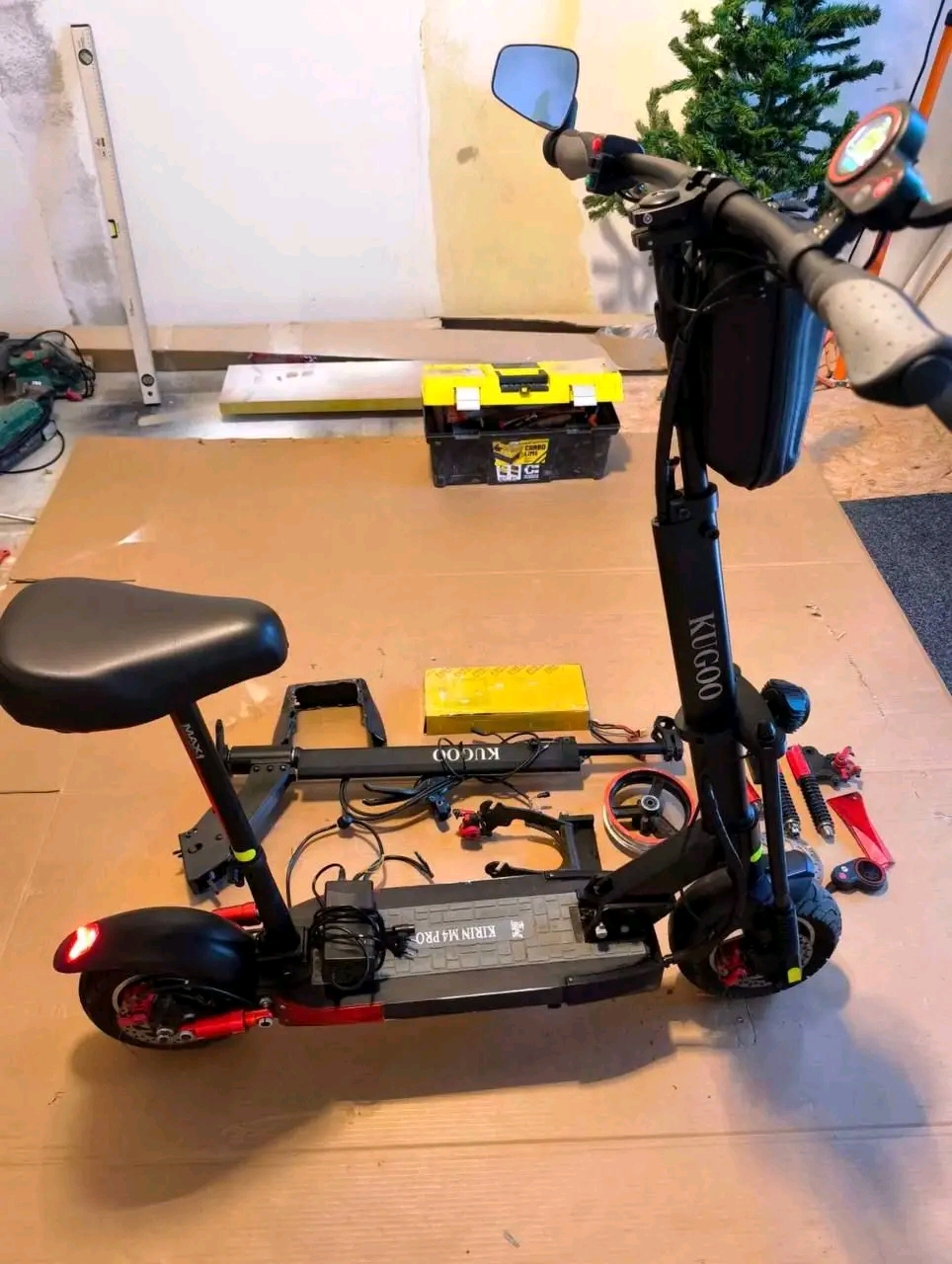Kugoo Kirin M4 Pro $300 Specifications: Top Speed: 45 km/h Range: 50 km Motor: 500W Battery: 48V 28AH Brakes: Dual Disc Brakes