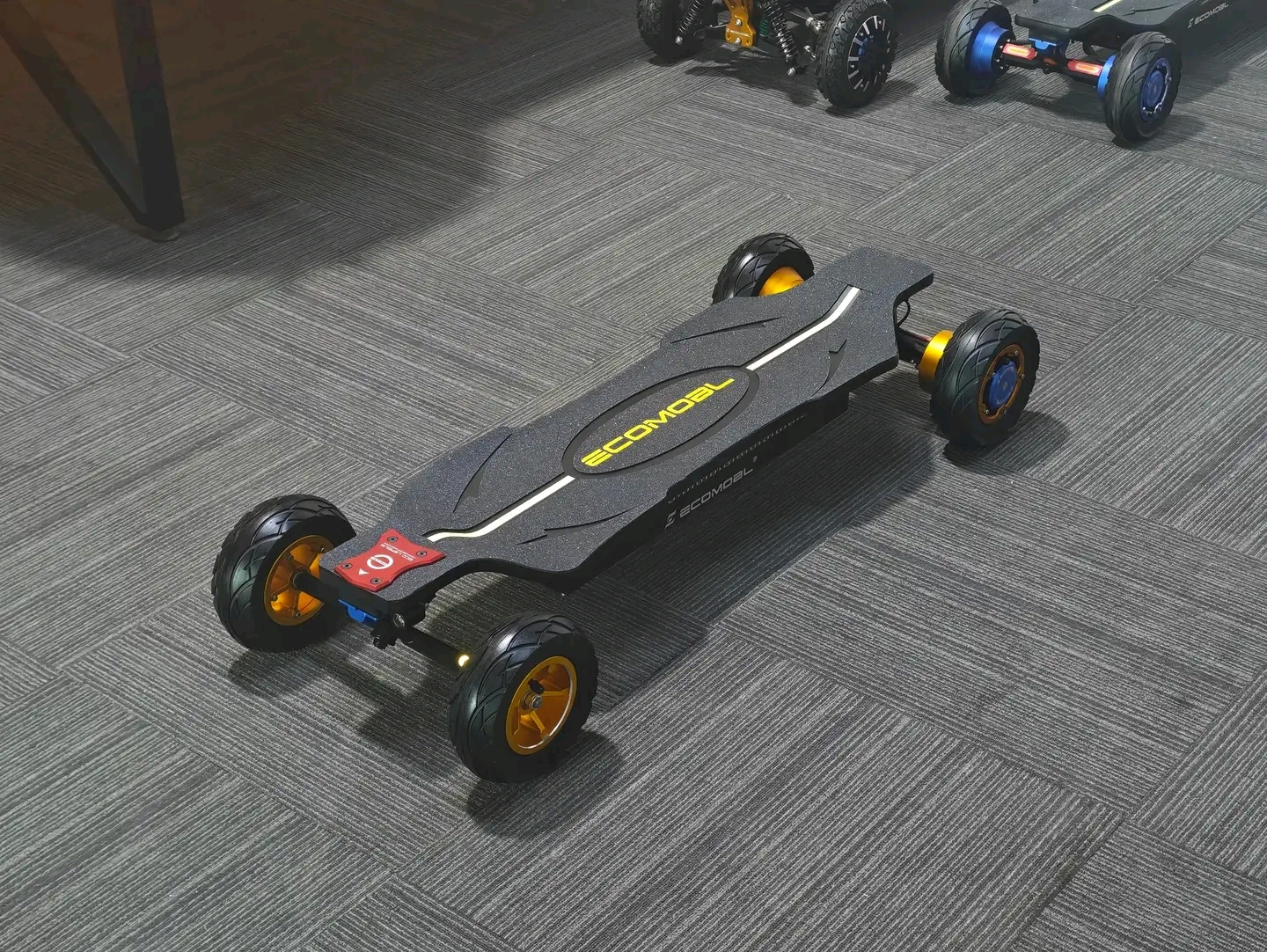 Ecomobl ET2 Pro (2WD) with a gold-accented finish for a look that's entirely its own.