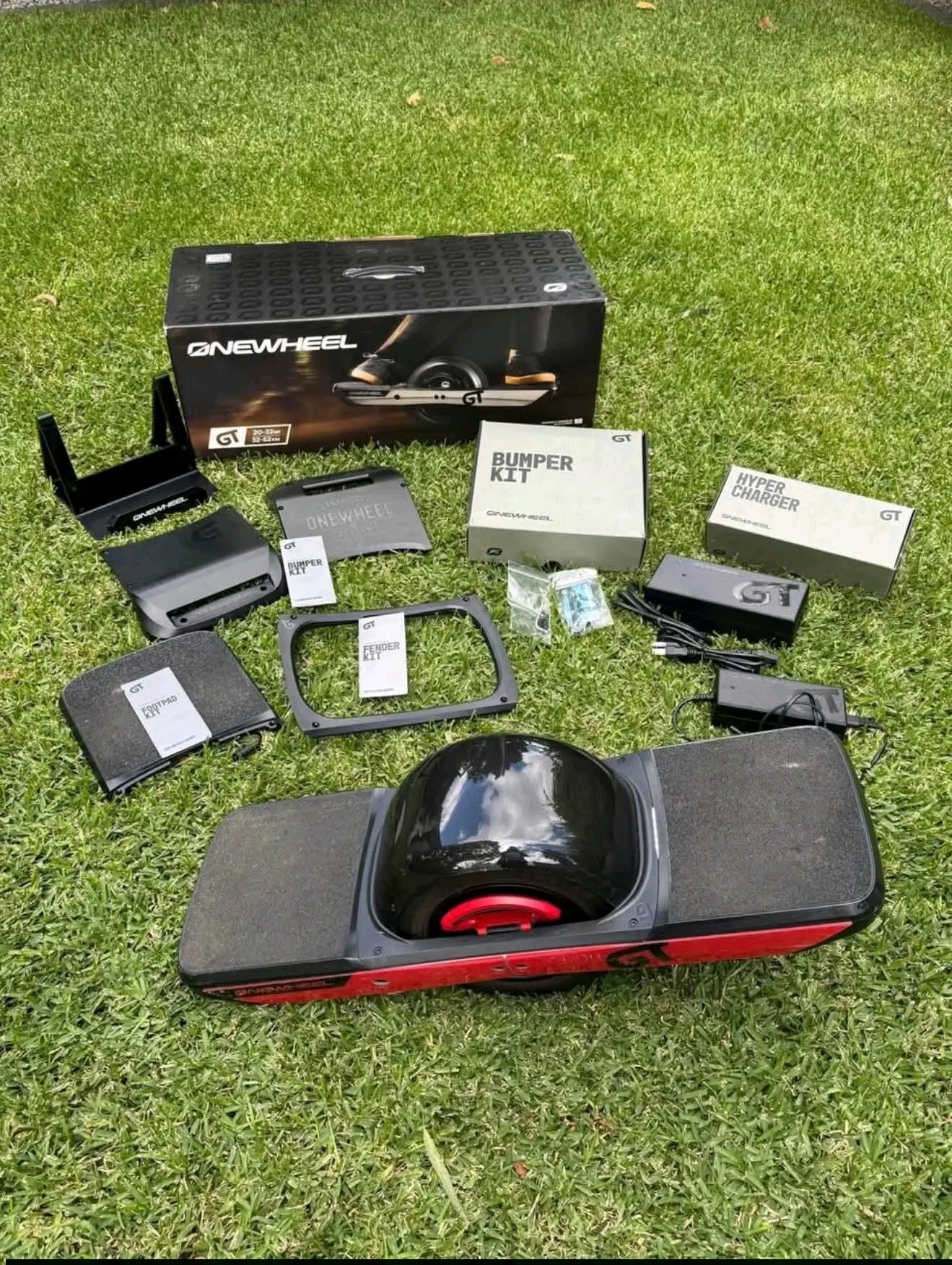 Onewheel GT Loads of Extras:- Maghandle Pro Red GT Bumbers Black GT Carbon Fiber Fender GT Stand GT Hypercharger (never used) GT Rail Guards , Great smooth ride.