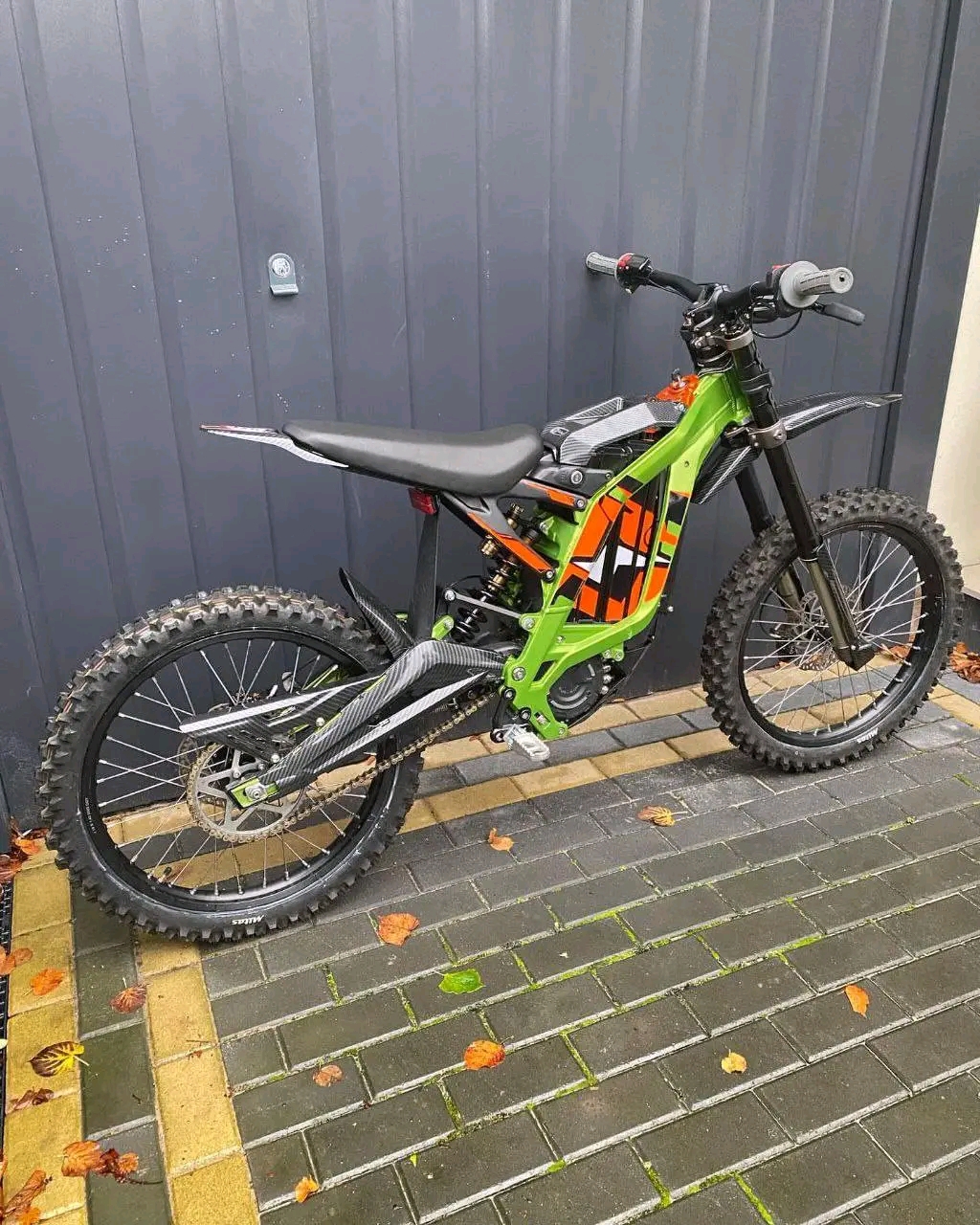 2022 Surron Light bee X One of the last original green bikes made being a 2022 New dipped carbon plastics kit New Anodised orange key surround