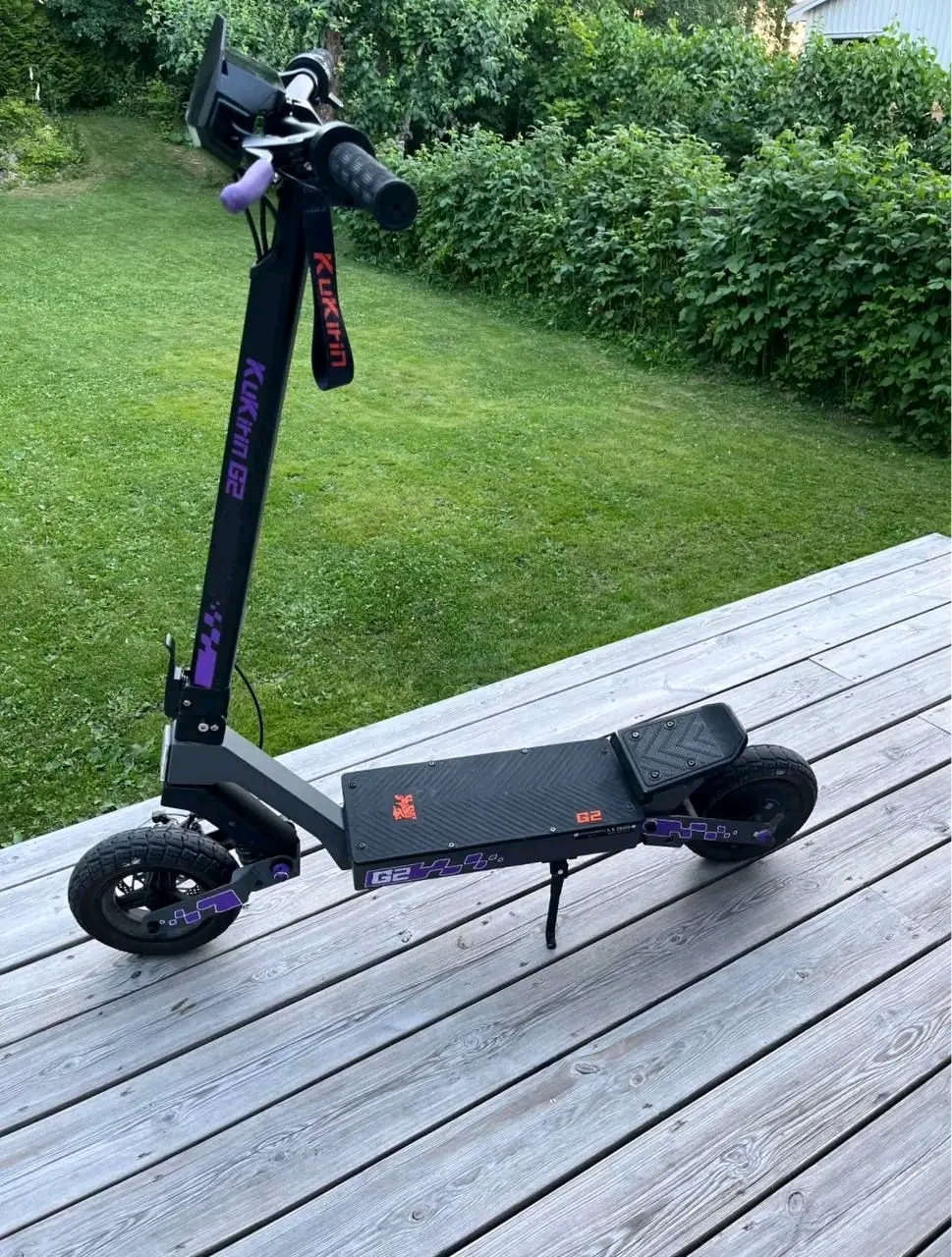 Kukirin G2 Top Speed: 55 km/h Range: 60 km Motor: 800W Battery: 48V 18.8Ah Brakes: Double Disc Brakes Tires: 10-inch Off-Road Tires