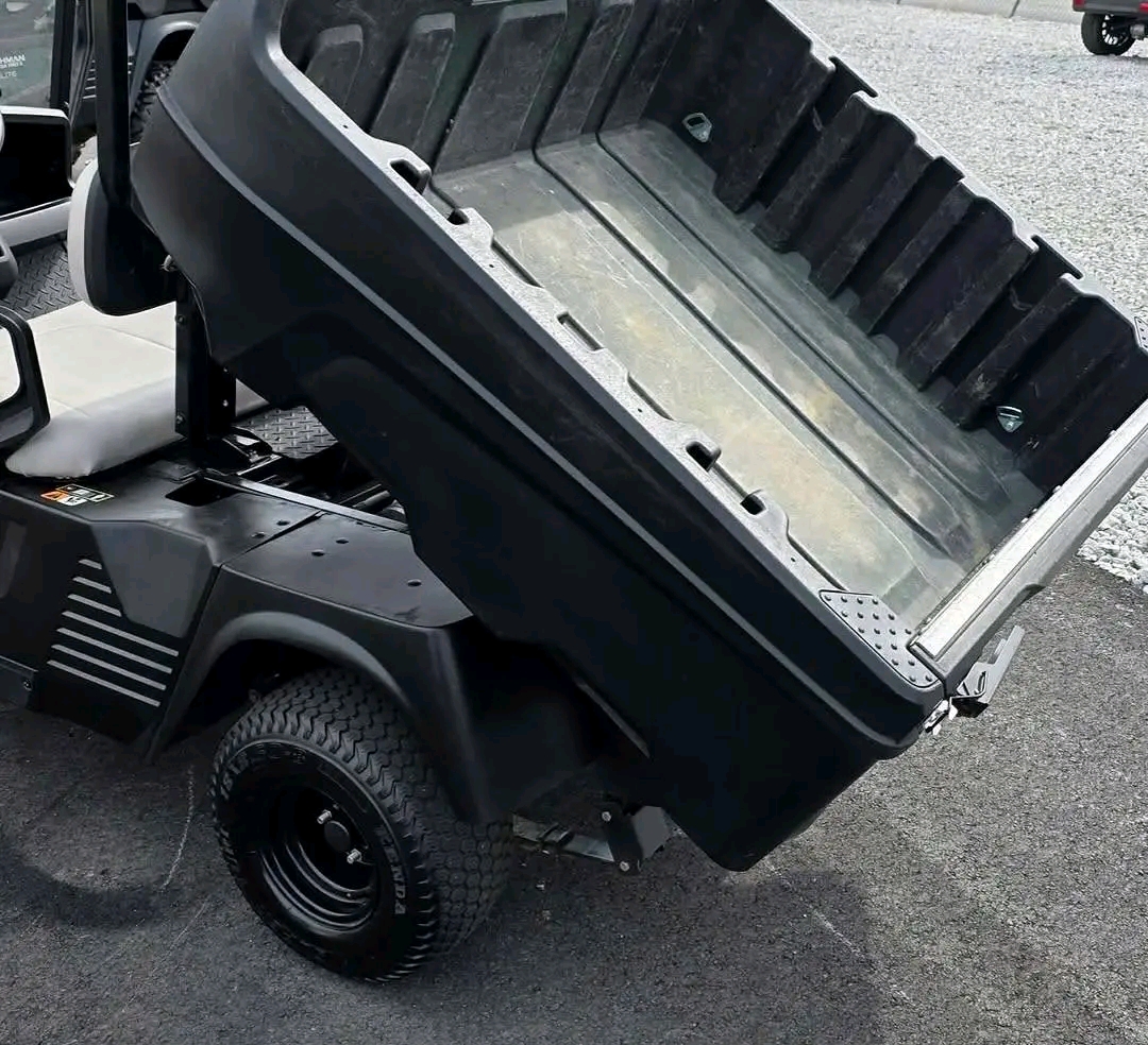 2025 Cushman Hauler 1200–Gas EFI Kawasaki Engine. Built for work, property, farms, events, and everyday hauling.