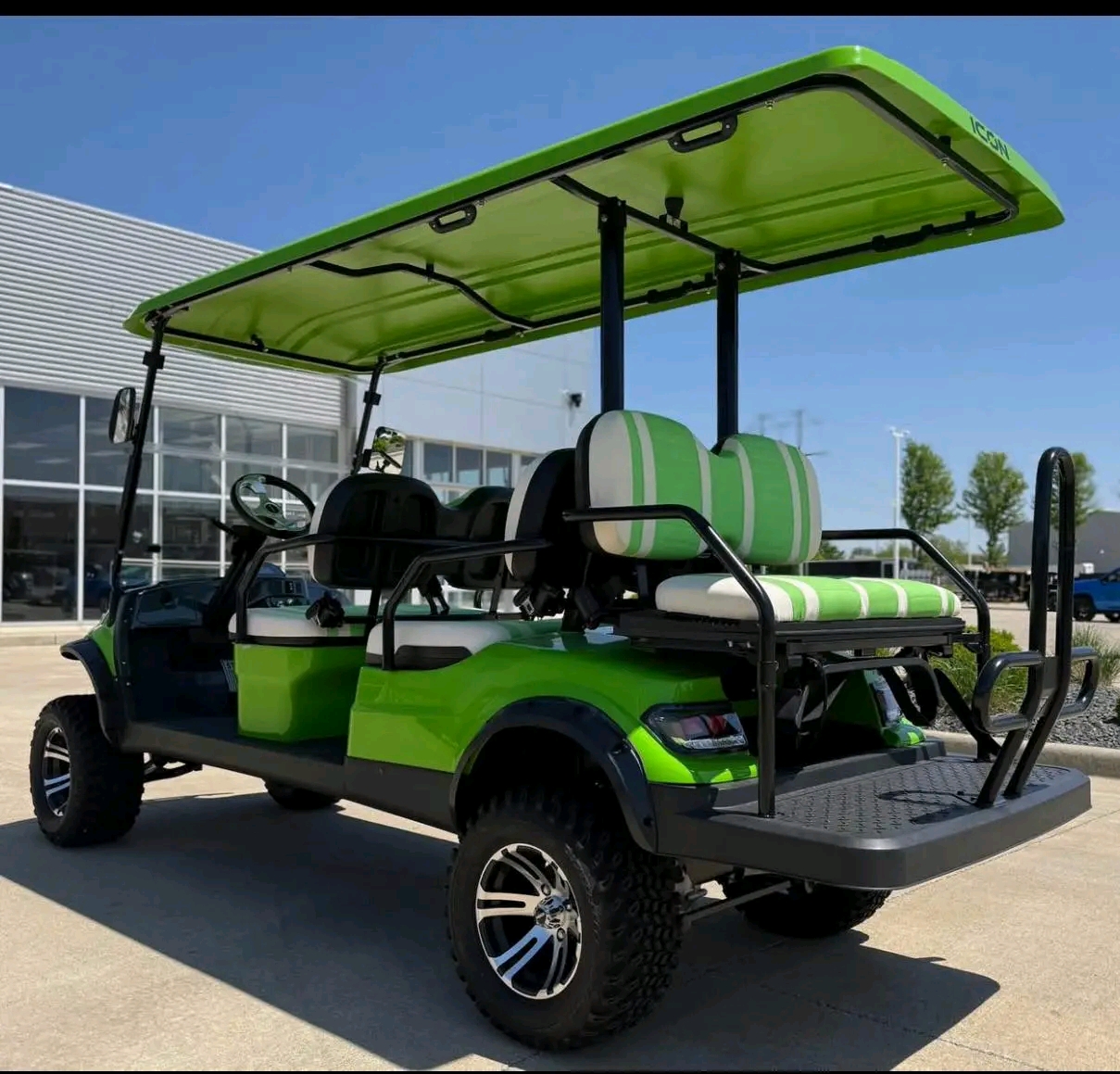 2025 lcon I60L Lithium golf cart.51v 105ah Lithium Eco Battery Digital Display screen Storage space Rear flip seat Foldable Windshield 6" Lift Sideview mirrors Lockable glove box Extended Roof