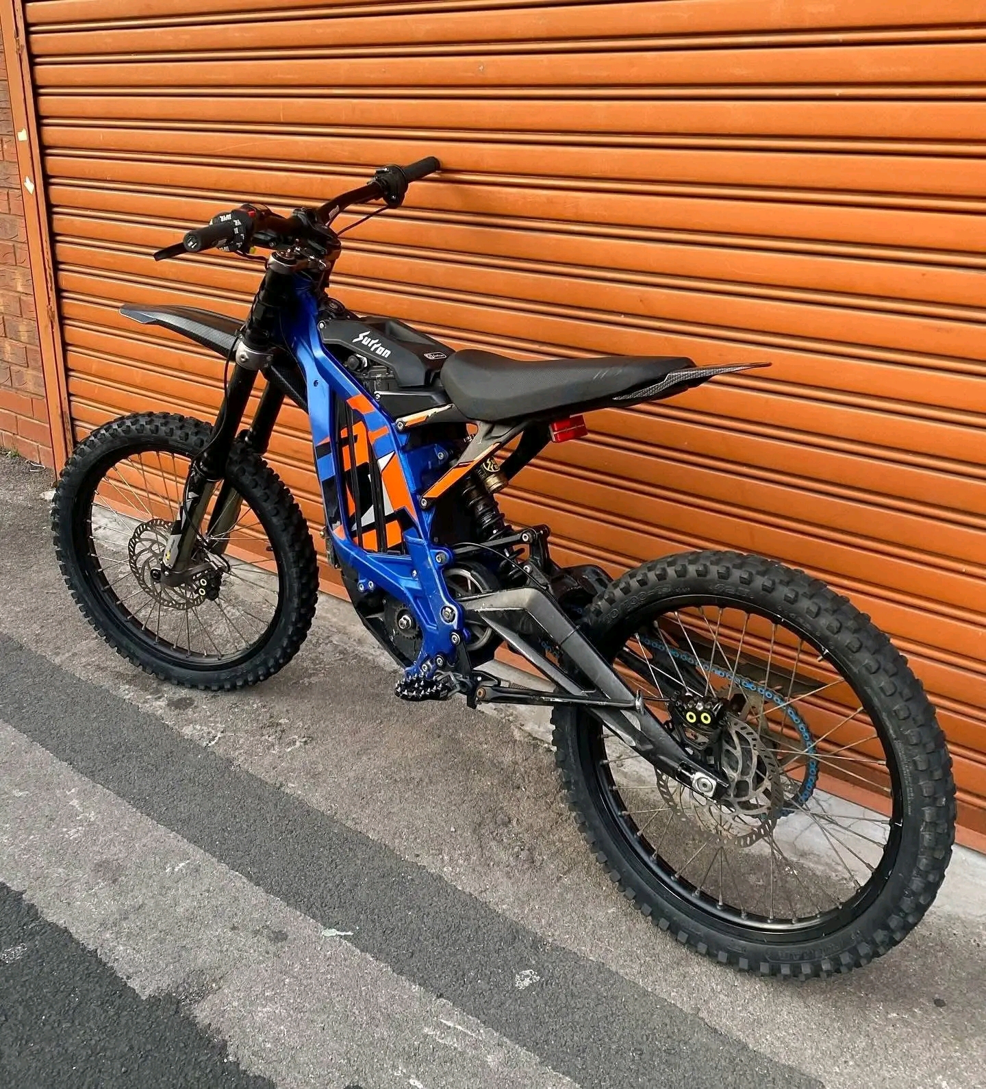 2023 Surron Light Bee X OFF ROAD. TOP SPEED UP TO 50+ MPH. Sports And Eco Mode. KKE Front And Rear Shocks!