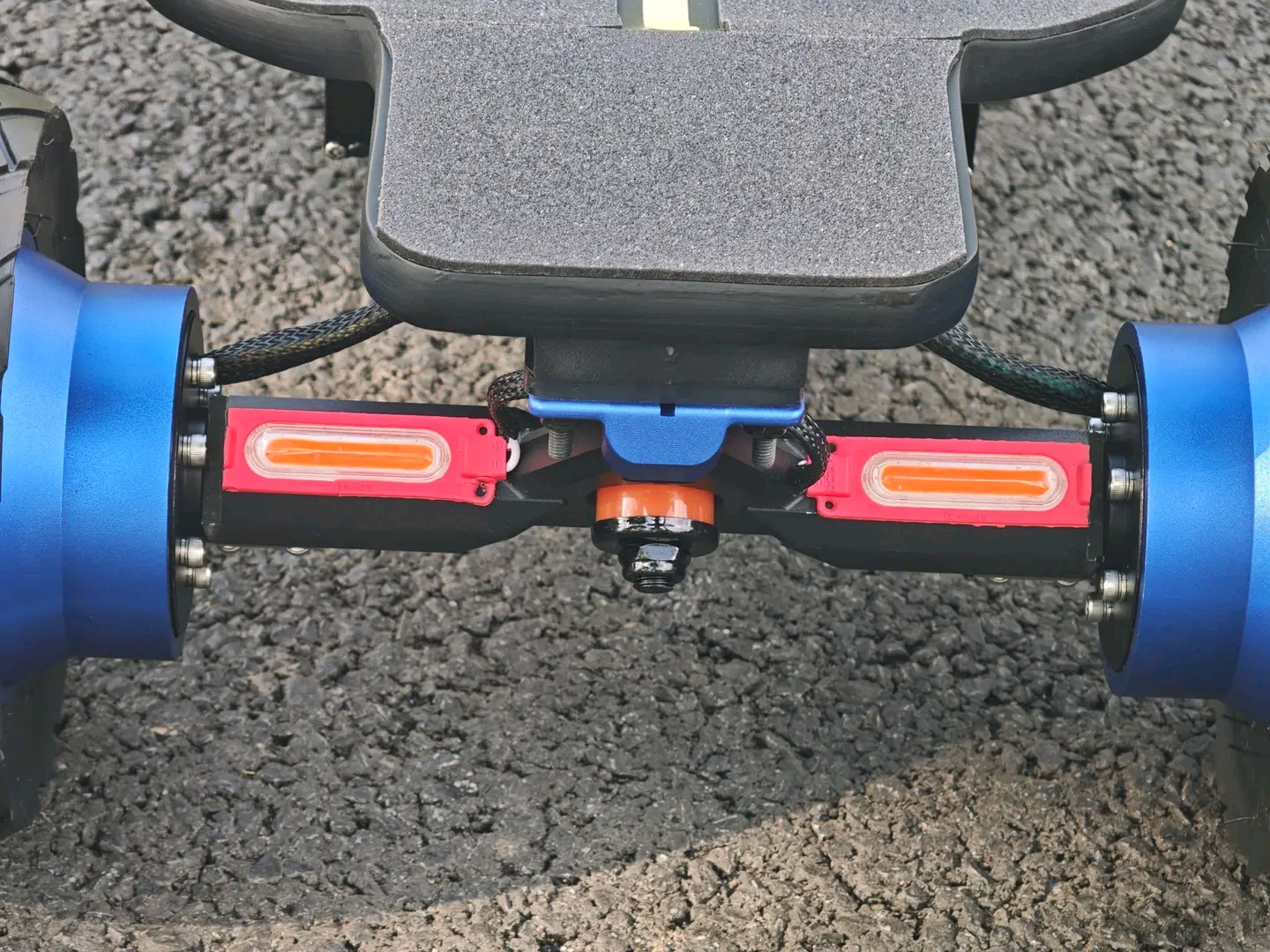 EcomoblET2 Pro 2WD - All-Terrain Electric Longboard,Built for riders who want more than a smooth sidewalk cruiser. This is a true all-terrain board: pavement