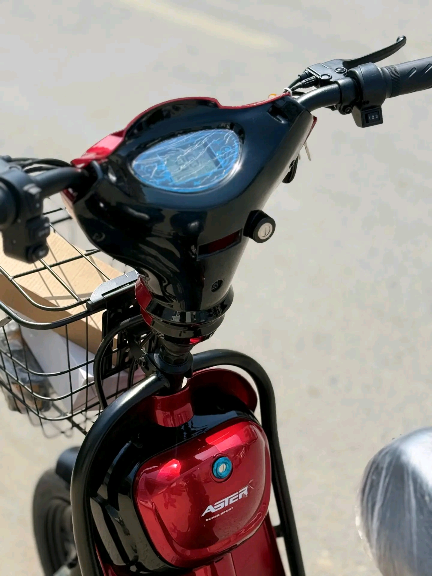 Aster 14 inch e bike, Motor: 2000W (on scooter models). Battery: 48V 13AH. Range: 35-45 km. Features: Foldable, with seat, digital display,