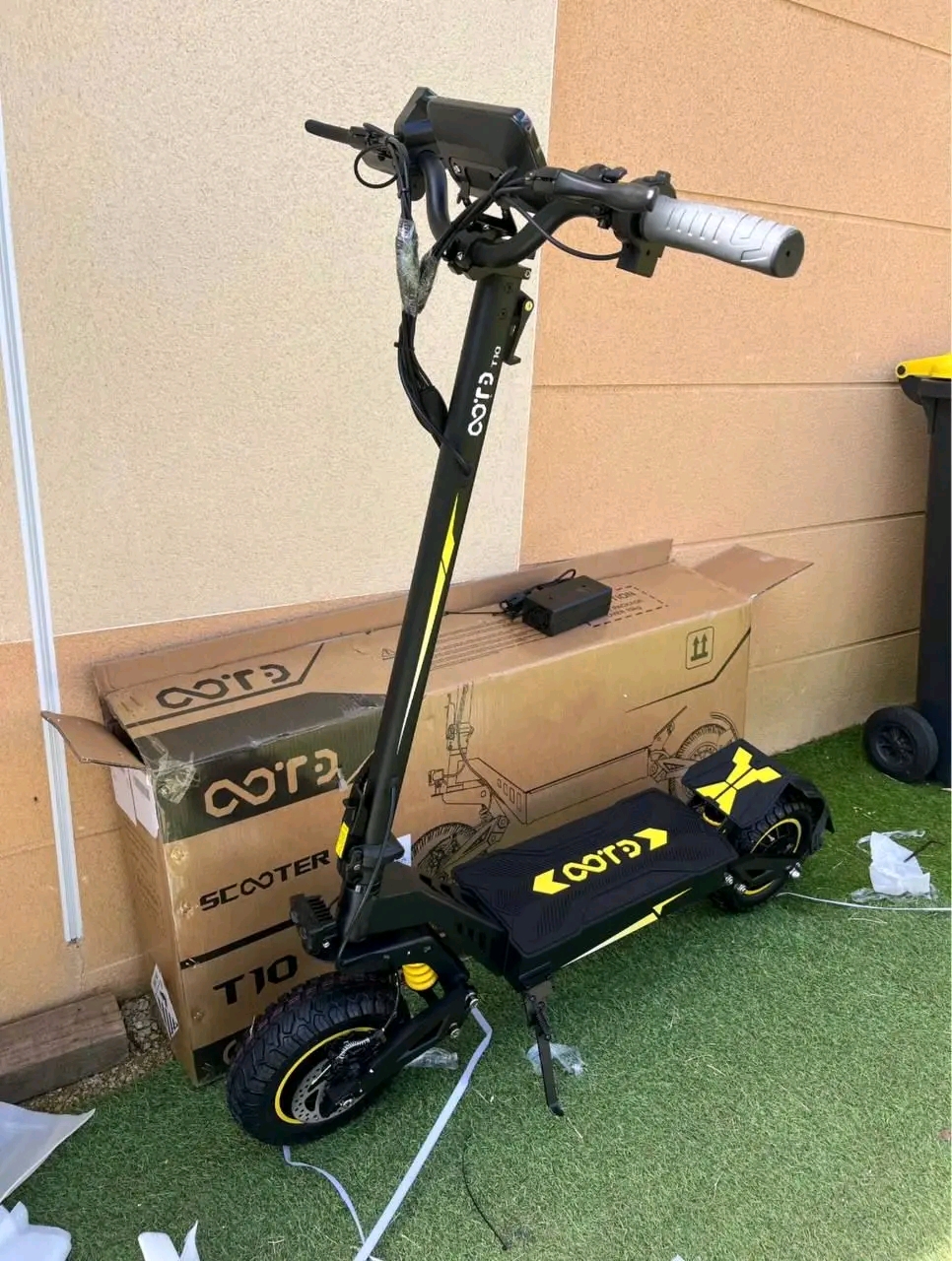 00TD T10, Specifications: Top Speed: 60 km/h Range: 70 km Motor: 900W Battery: 48V 18AH Brakes: Front & Rear Disc Brakes Tires: 11-inch Vacuum Tires