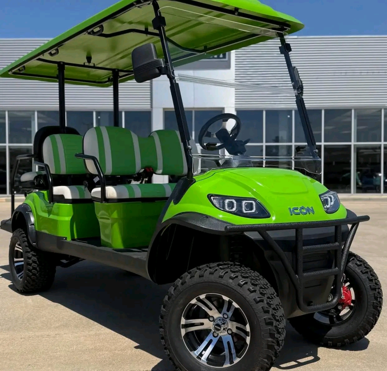 2025 lcon I60L Lithium golf cart.51v 105ah Lithium Eco Battery Digital Display screen Storage space Rear flip seat Foldable Windshield 6" Lift Sideview mirrors Lockable glove box Extended Roof