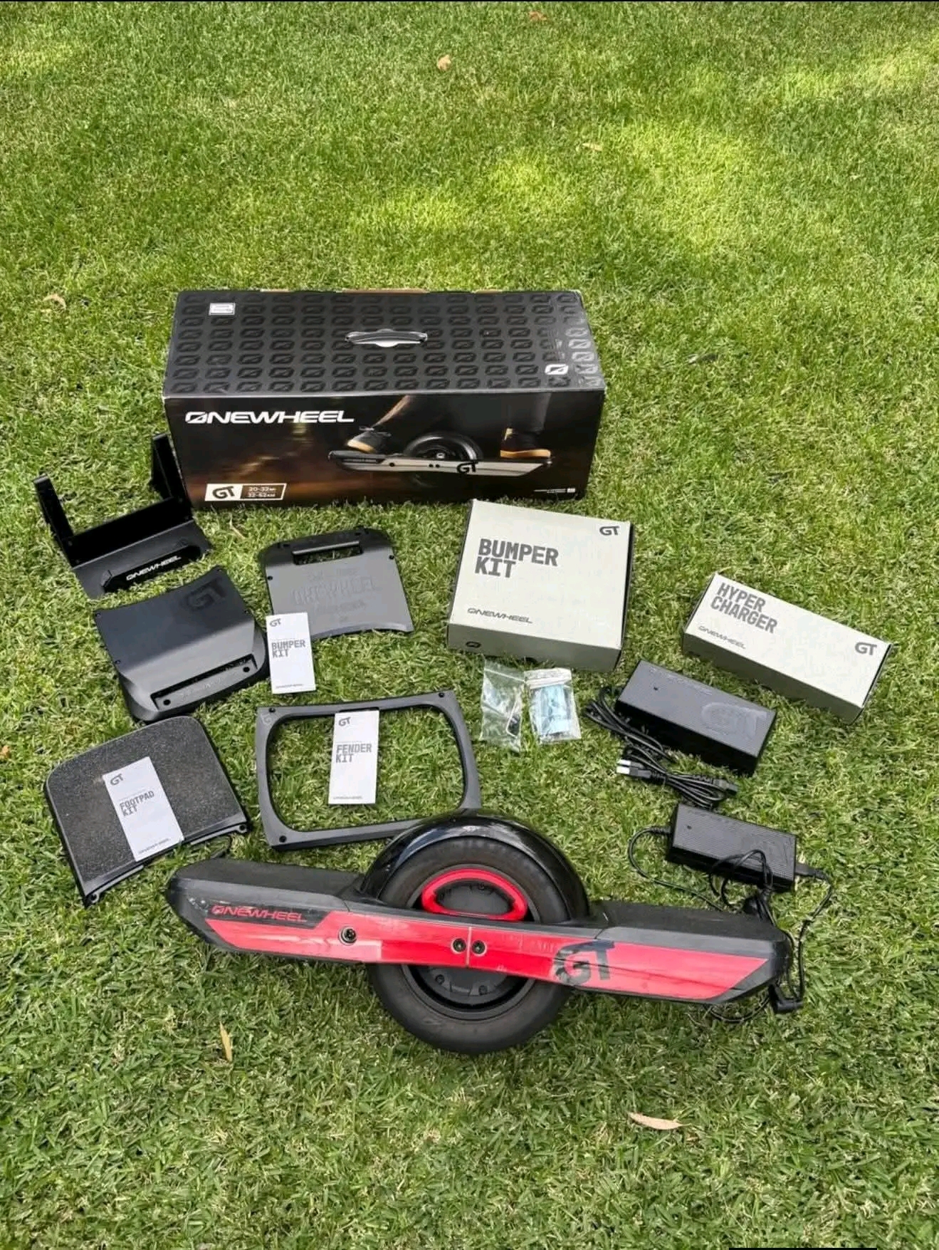 Onewheel GT Loads of Extras:- Maghandle Pro Red GT Bumbers Black GT Carbon Fiber Fender GT Stand GT Hypercharger (never used) GT Rail Guards , Great smooth ride.