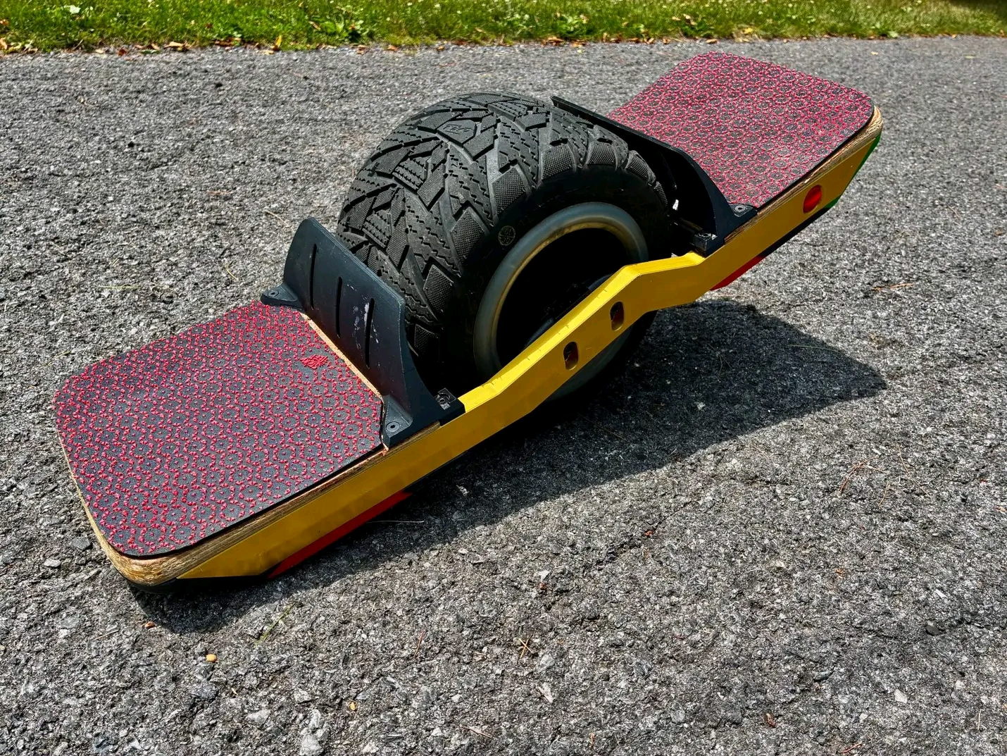 Onewheel  XR , Fungi x7 gold rails Sticky feet grip tape Thundercat tire Rim savers Printed FF fenders Bang bumper Stock charger Fast charger