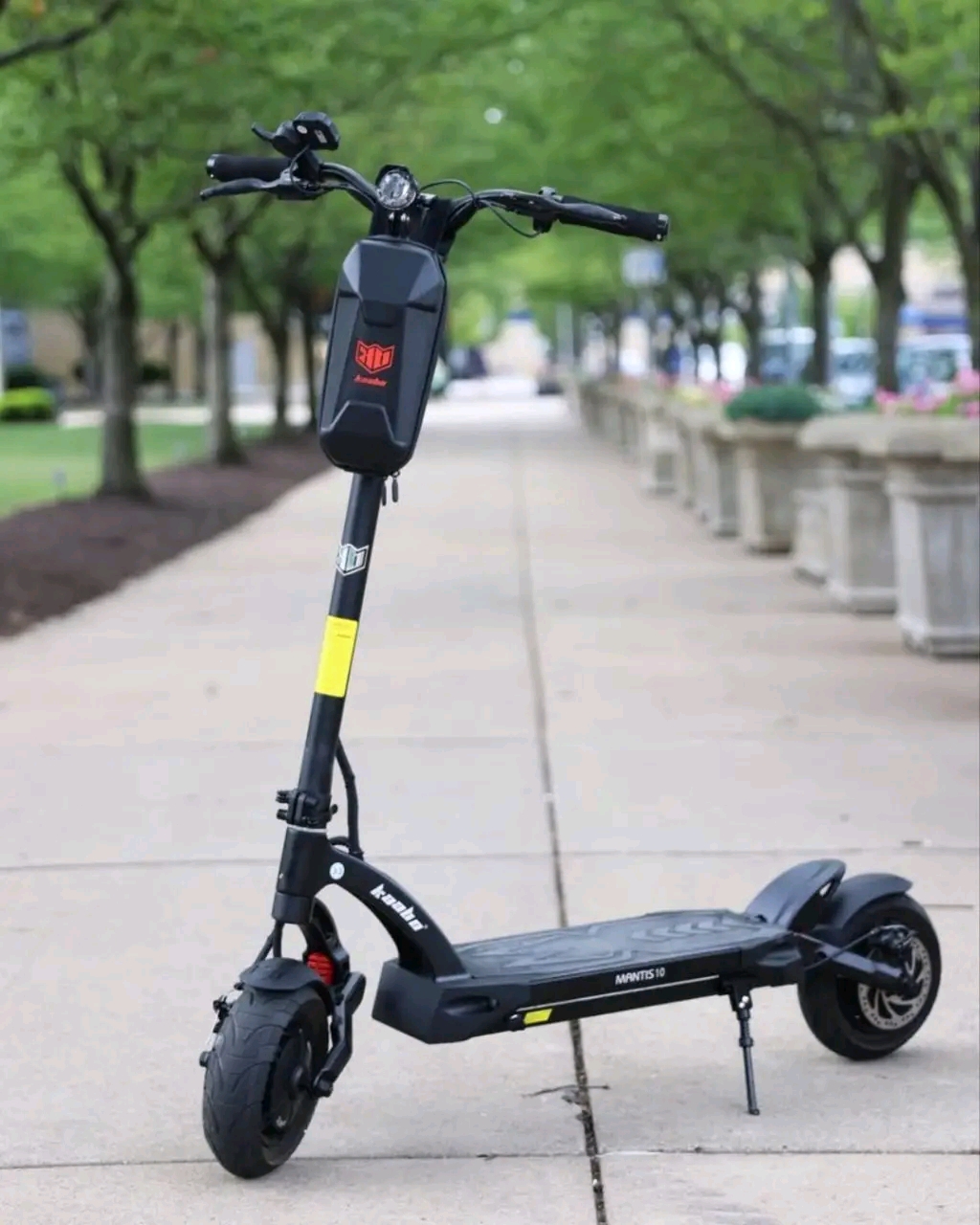 Kaabo Mantis 10– Power Meets Precision Step up to a scooter built for riders who demand more. The Mantis 10 pairs rugged, all-terrain